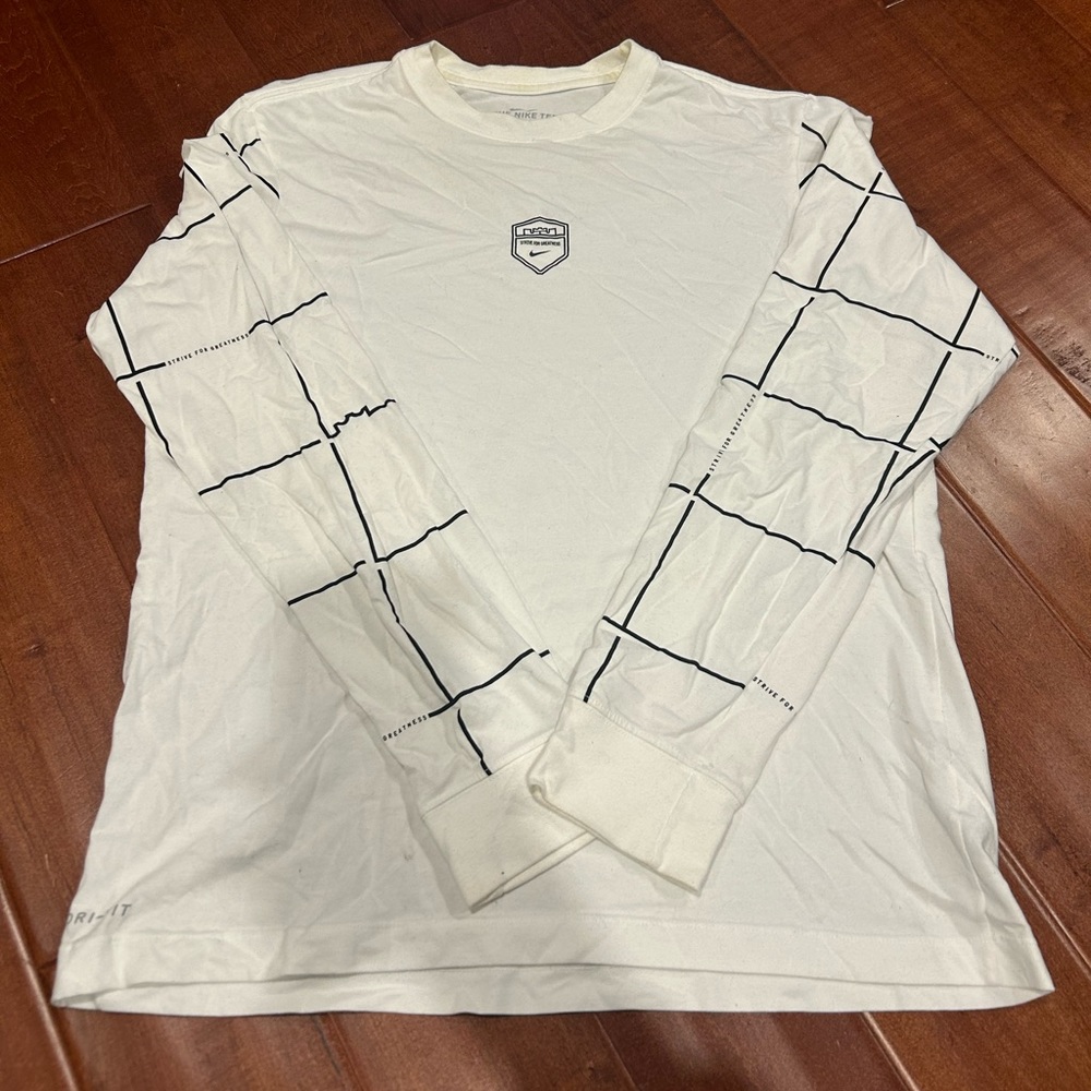 Rare lebron long sleeve shirt in okay condition.          Size large